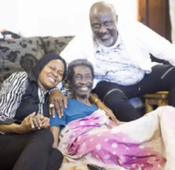 Dino Melaye Gifts Ailing Veteran Actor/Broadcaster, Sadiq Daba N1m As He Paid A Visit 